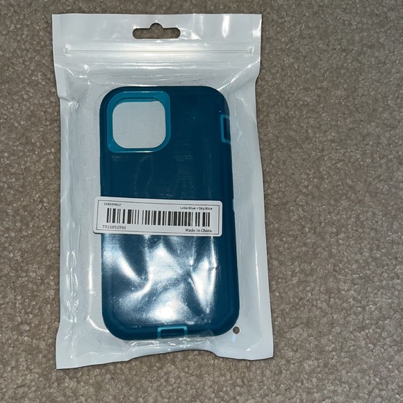 Brand new protective iPhone 12/12 pro phone case in Blue - Picture 4 of 4